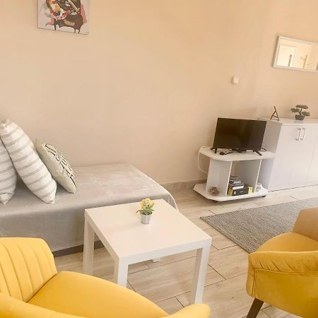 Lelle -Kert Apartman 03 Balatonlelle Exterior foto